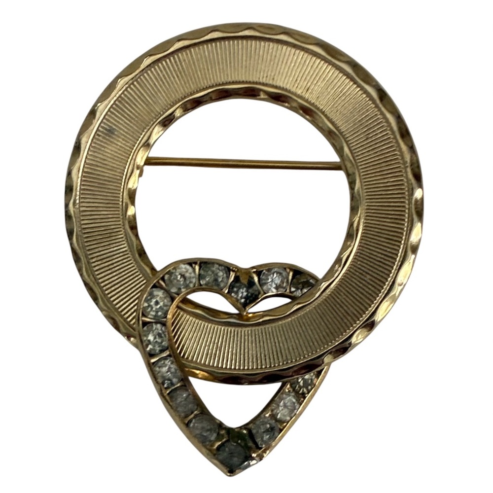 VINTAGE CIRCULAR HEART BROOCH GOLD TONE